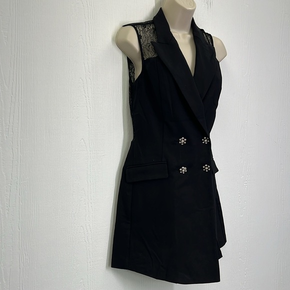 Zara - Tuxedo Sleeveless Lace Rhinestone Flower Button Short Romper Medium - Picture 4 of 16